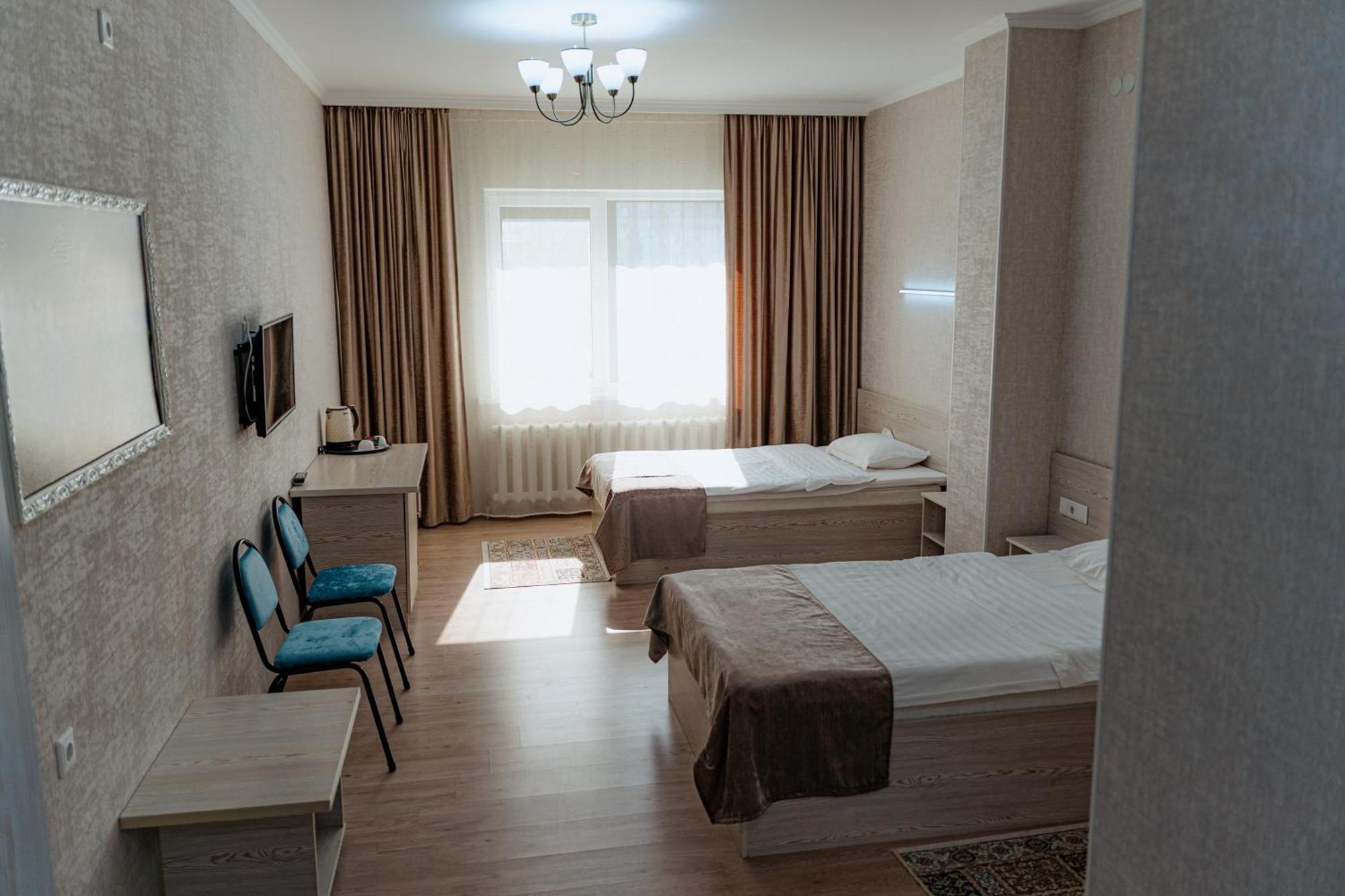 Union Plaza Hotell Astana Exteriör bild