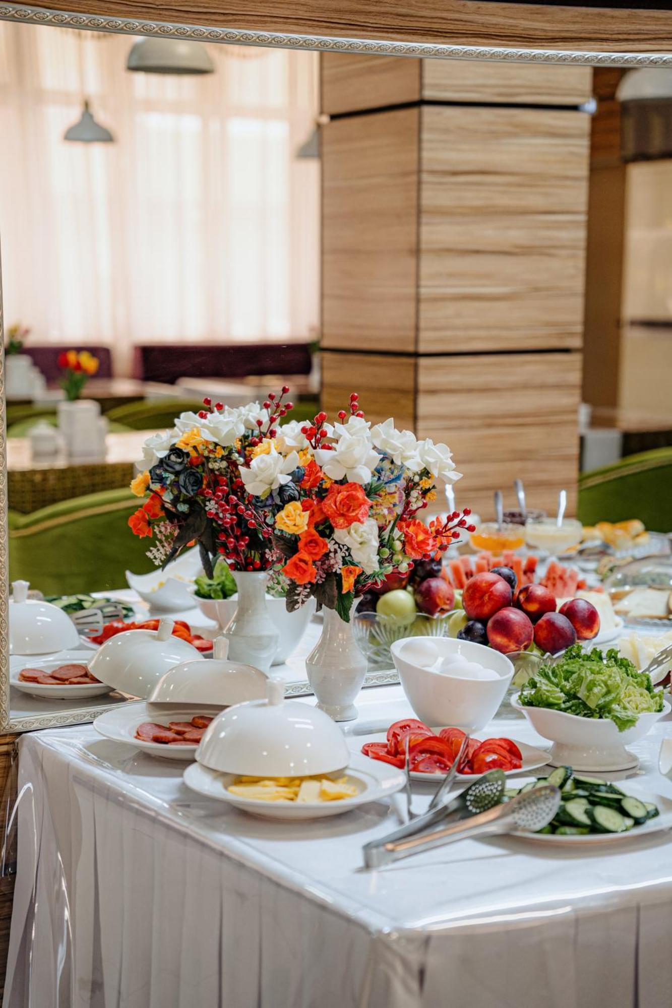 Union Plaza Hotell Astana Exteriör bild