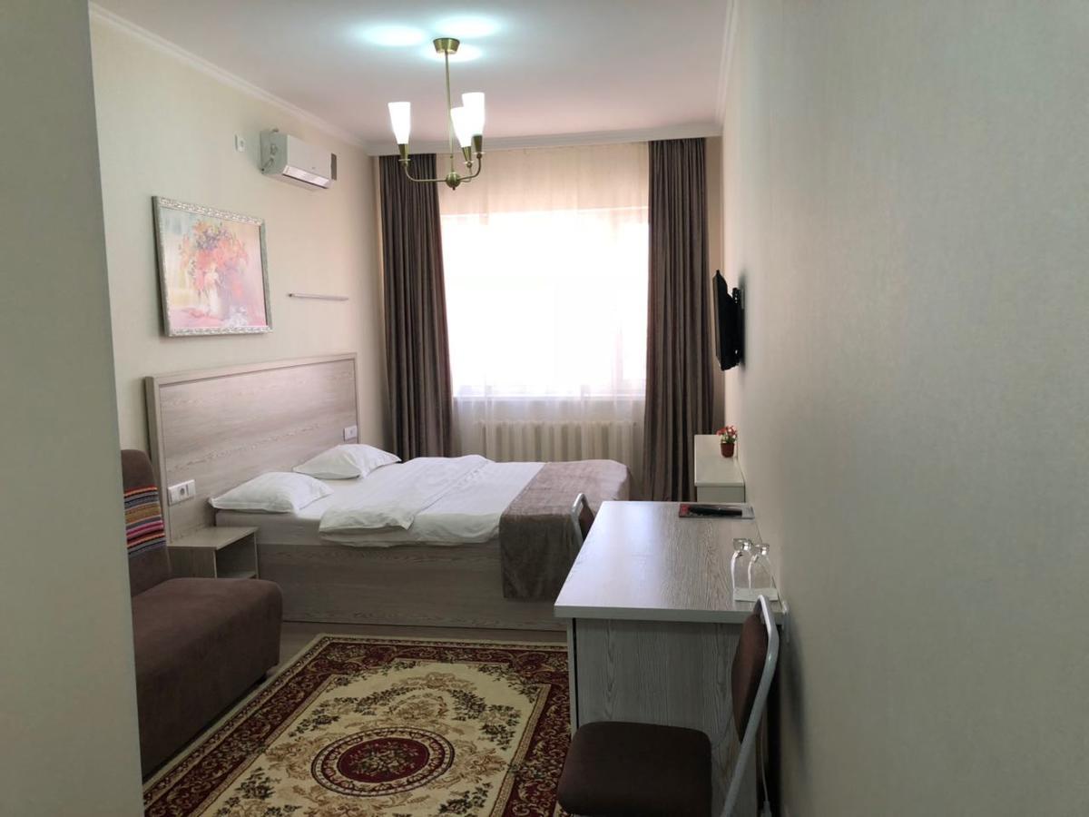 Union Plaza Hotell Astana Exteriör bild