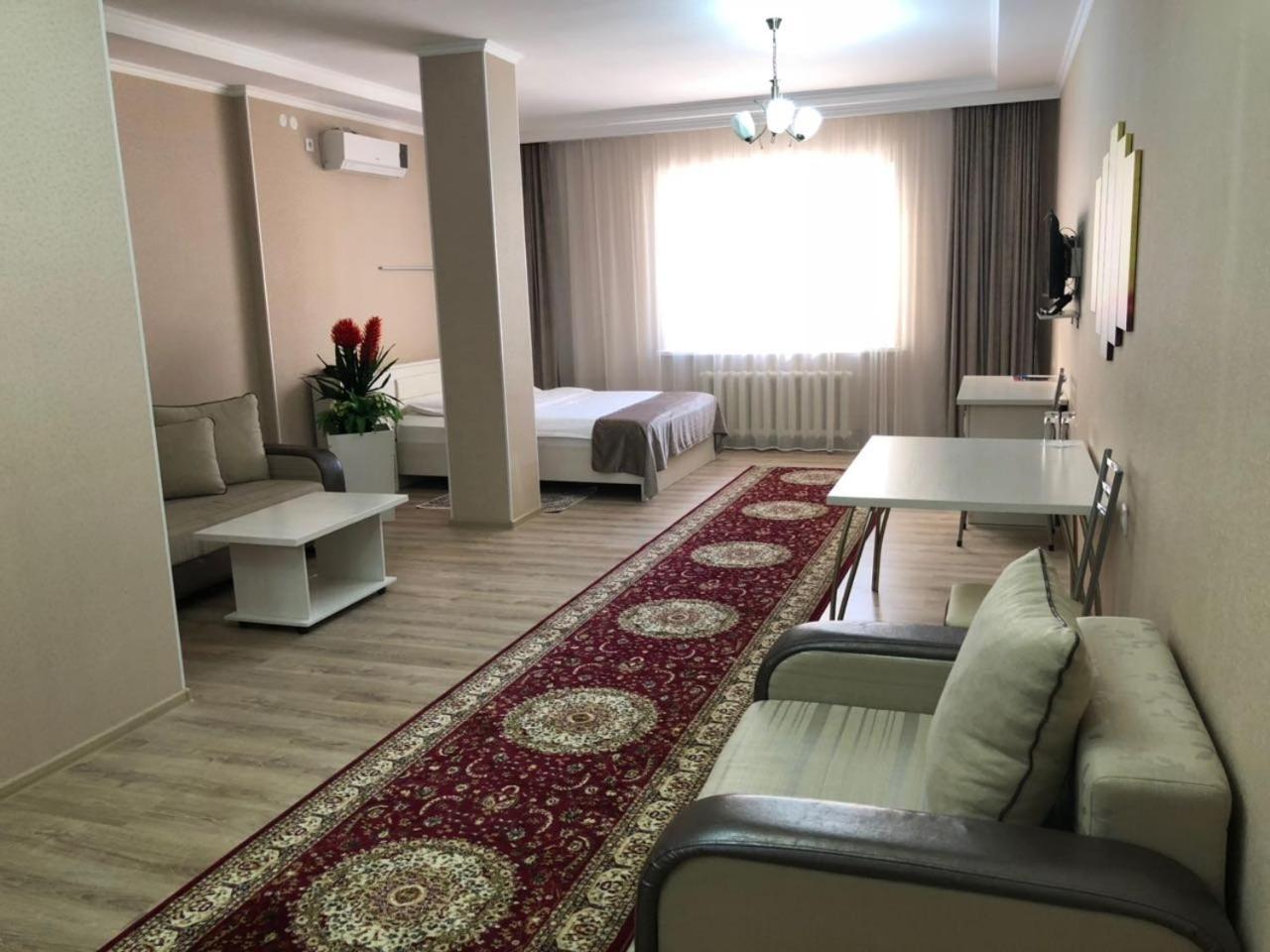 Union Plaza Hotell Astana Exteriör bild